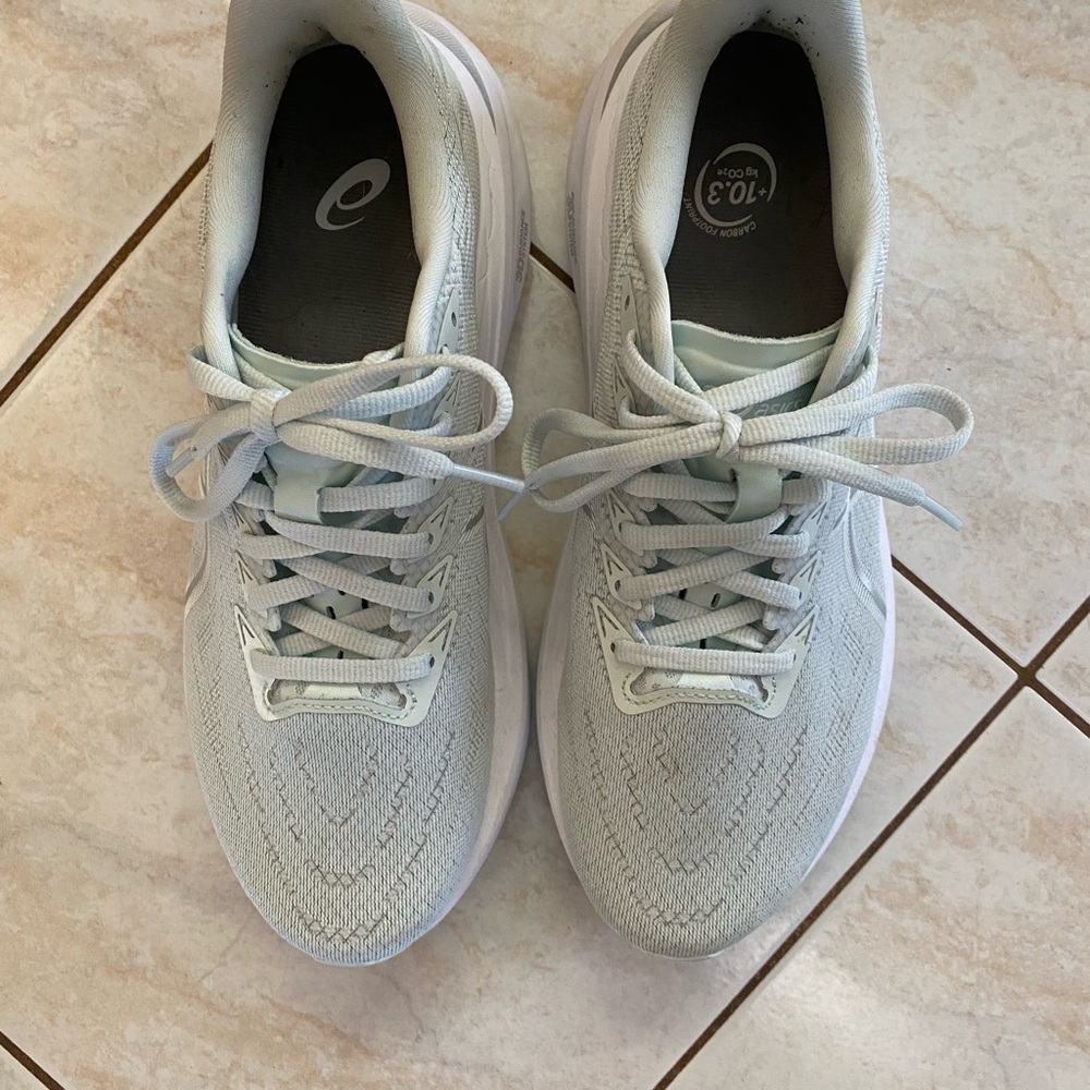 ASICS stability running shoes - like new
